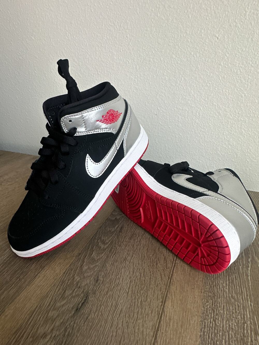 Air Jordan 1 Mid Johnny Kilroy Black Silver Red Sneakers Boys Youth Size 4.5Y